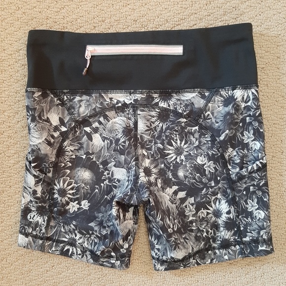 Lululemon Dart And Dash Short *Block It Pocket - Picture 5 of 7